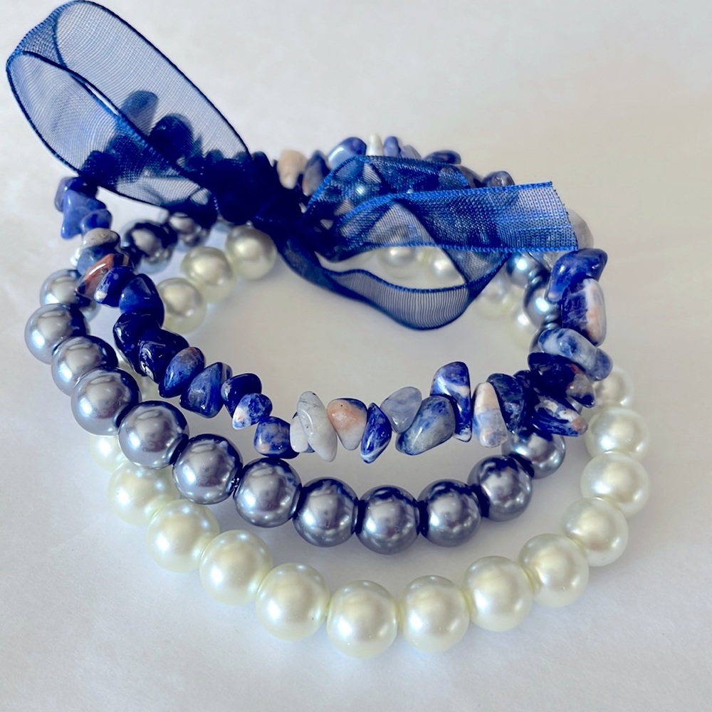 Bracelets‎ set of 3 blue stones and white and gray pearl like beads stretchy
